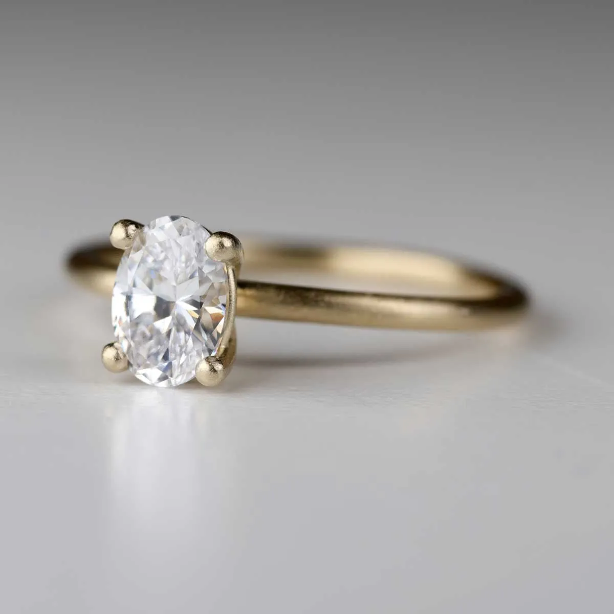 7x5mm Oval Basket Solitaire •