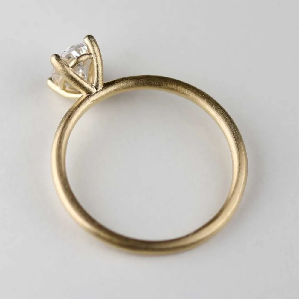 7x5mm Oval Basket Solitaire •