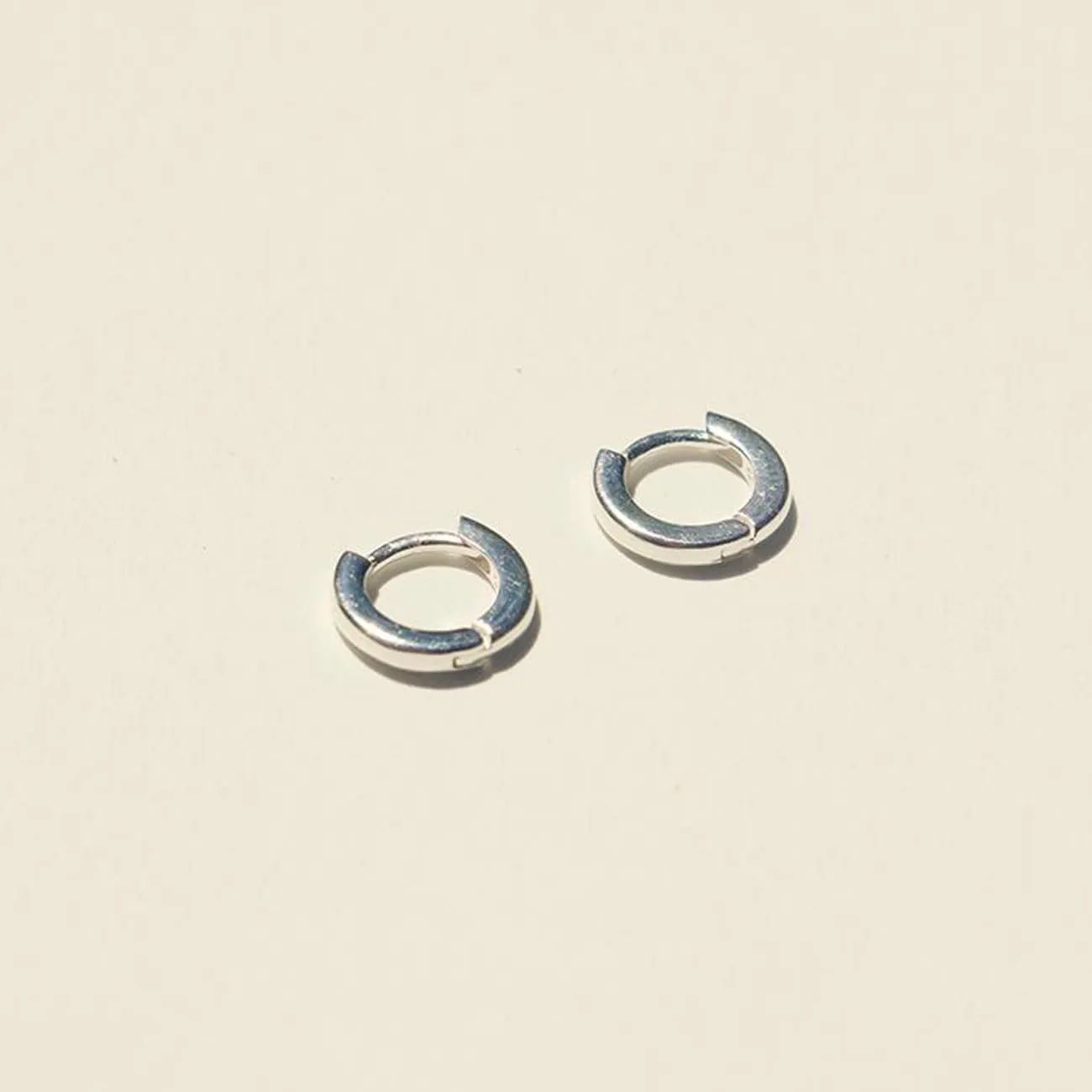 925 MICRO SLEEPER EARRINGS SILVER