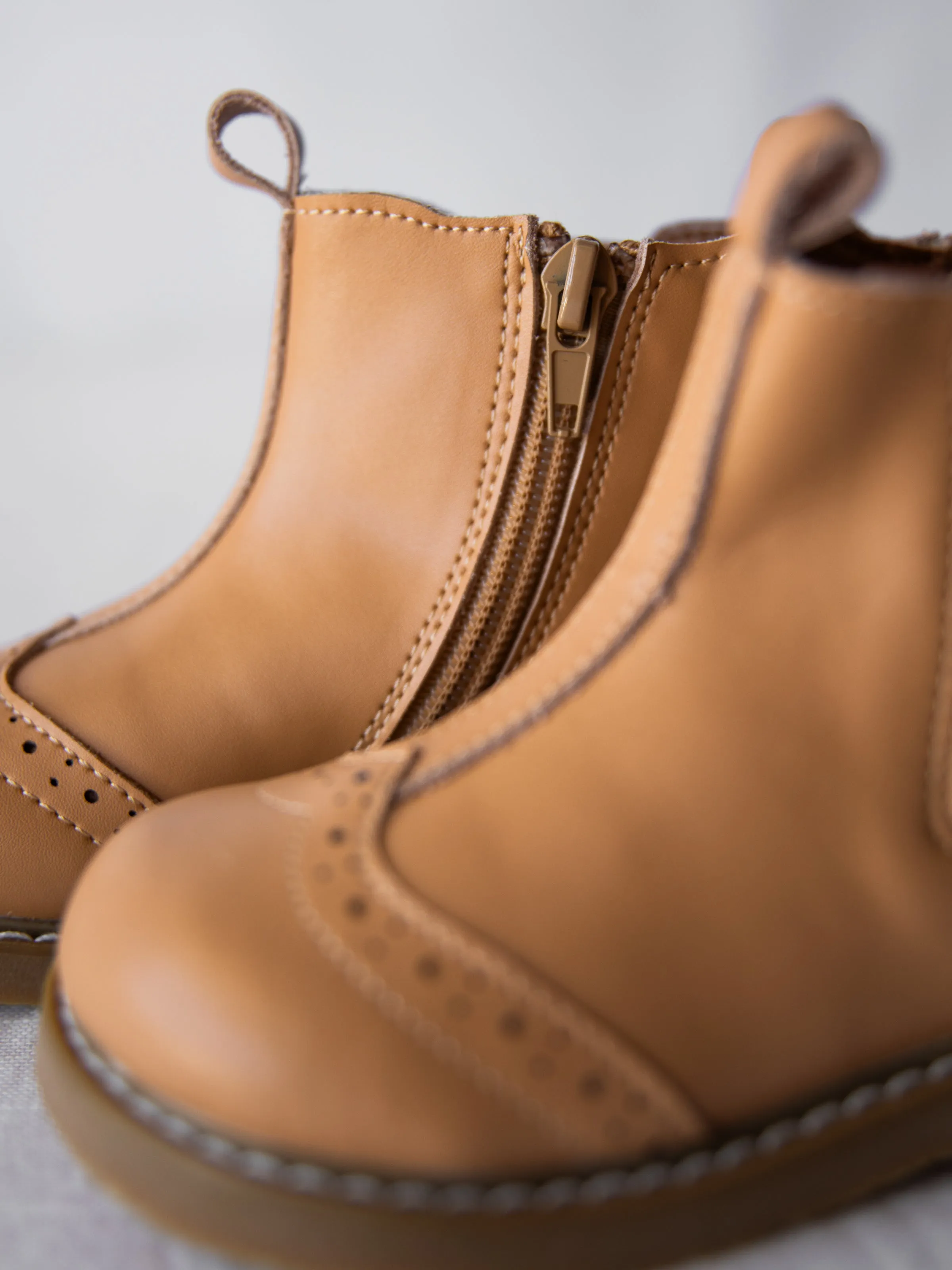 Classic Chelsea Boots - Camel