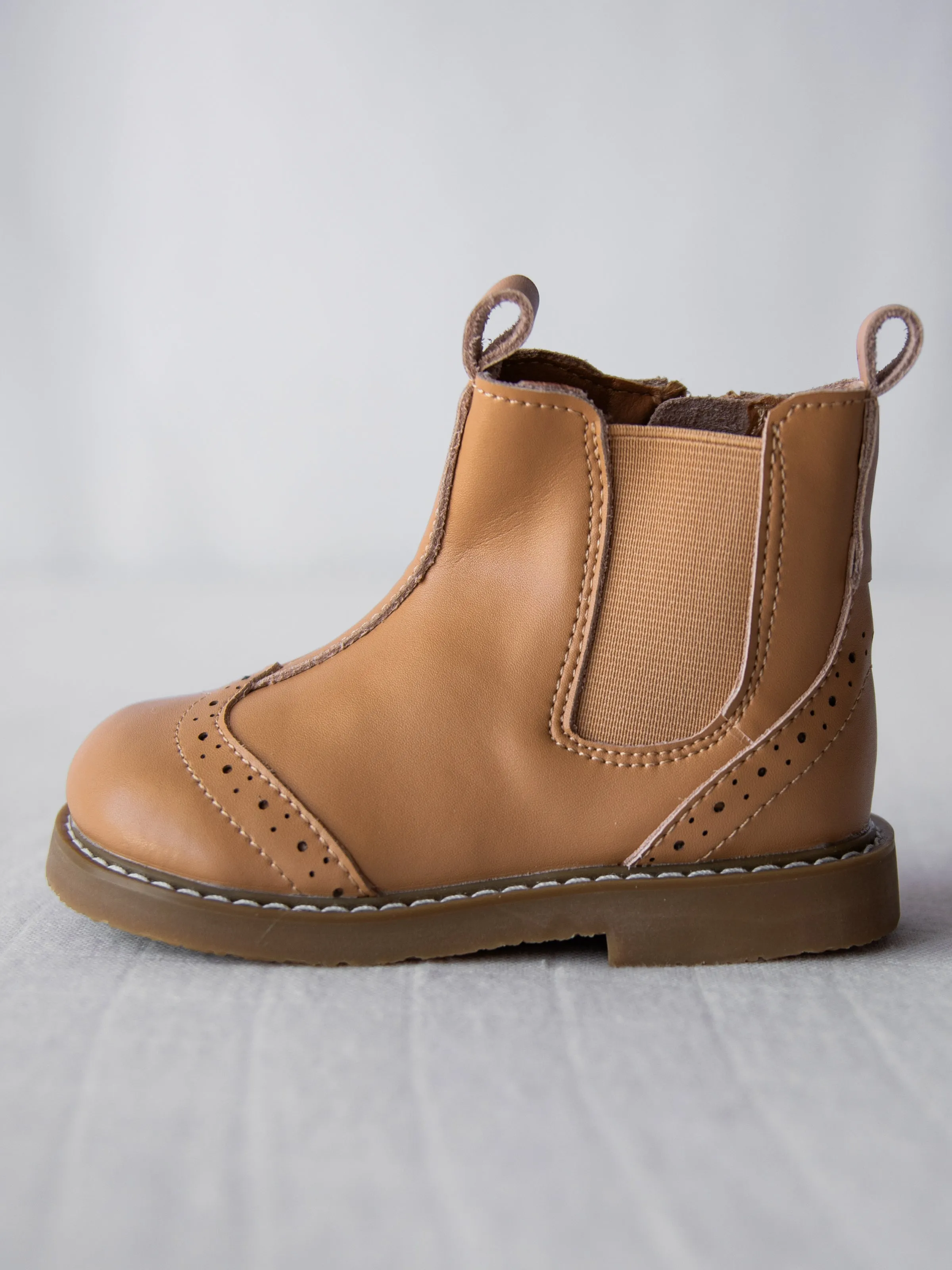 Classic Chelsea Boots - Camel