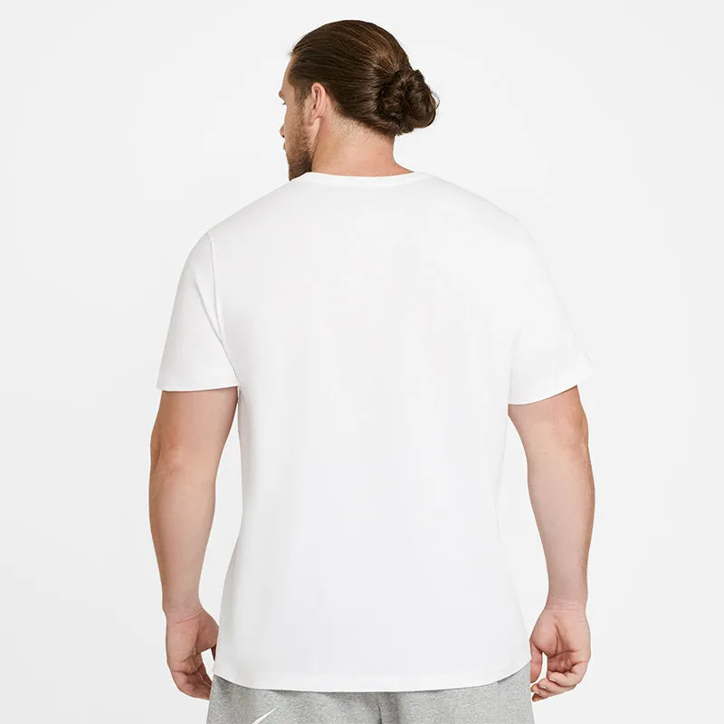 Nike Men's Sportswear Club T-Shirt