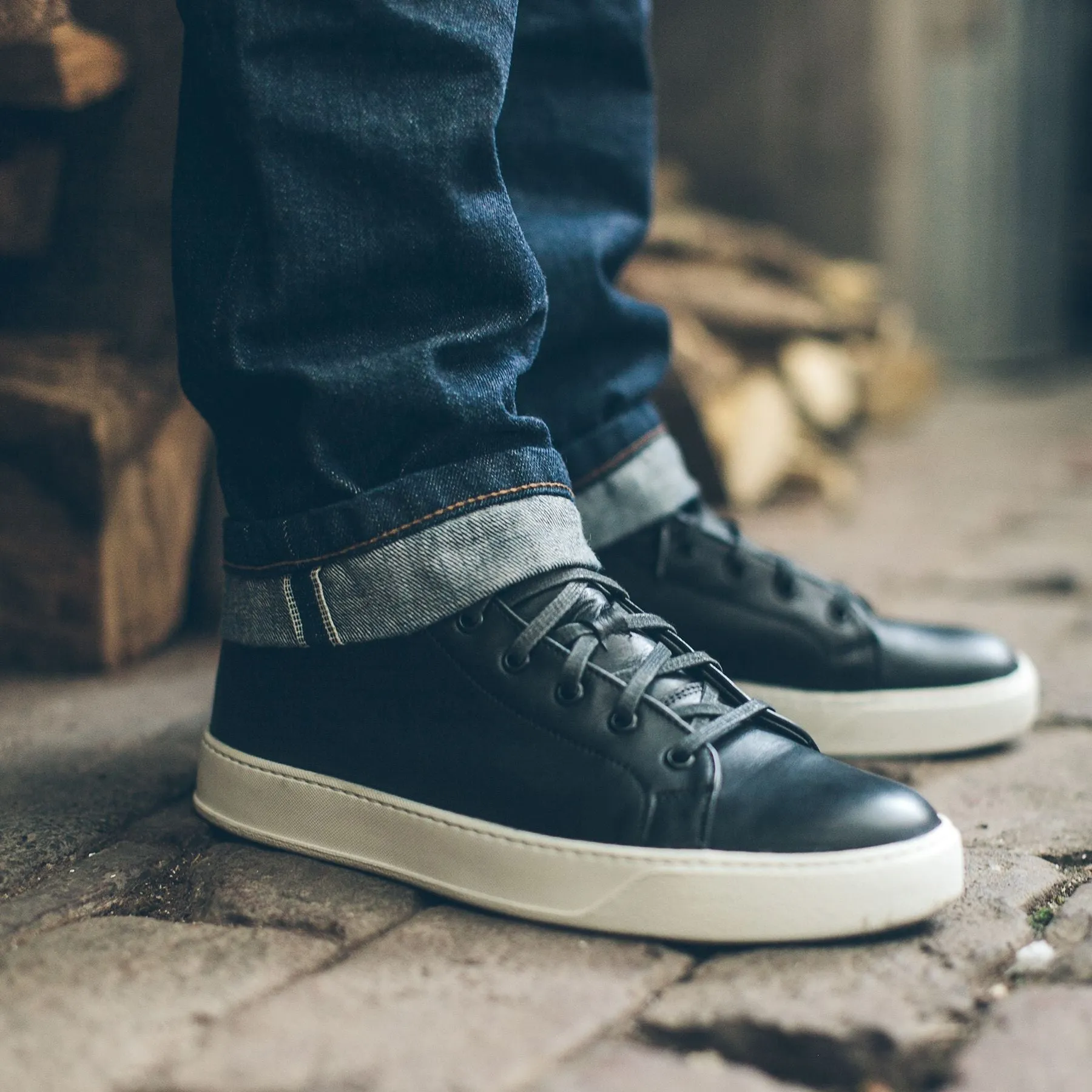 The Court Classic Mid in Black Leather